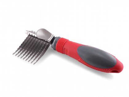Dematting comb with thumb protection