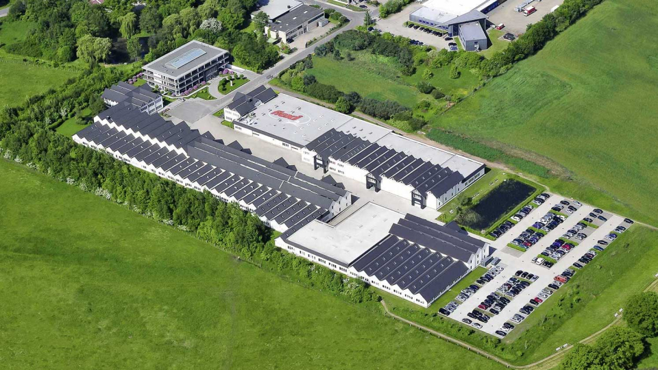 Flexi, German brand leashes dog owners around the world. Vadigran